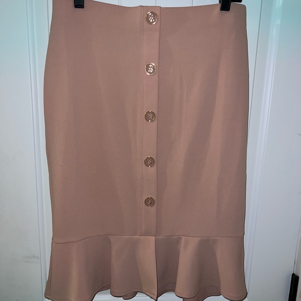 Adorable form fitting skirt